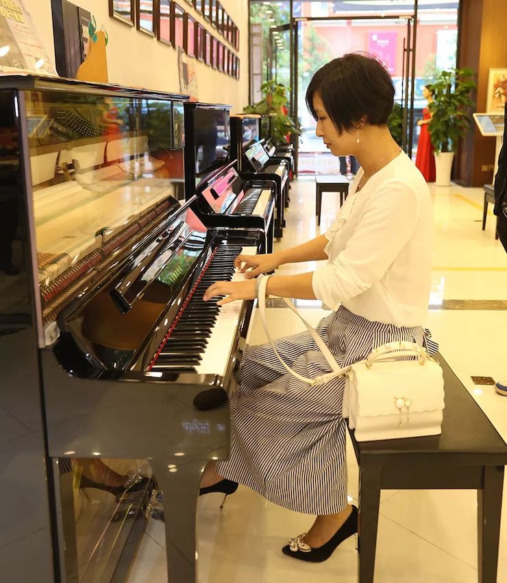 连云港梦之城钢琴旗舰体验店开业庆典暨梦之城艺术家鲍释贤钢琴独奏音乐会圆满落幕